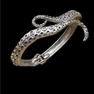OCTOPUS TENTACLE HINGED BANGLE‎